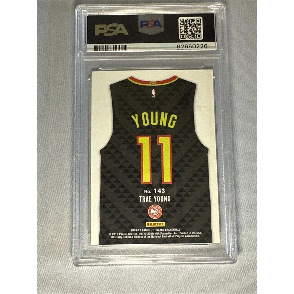 2018-19 Panini Threads - Rookies Icon Jersey Trae Young #143 (RC)